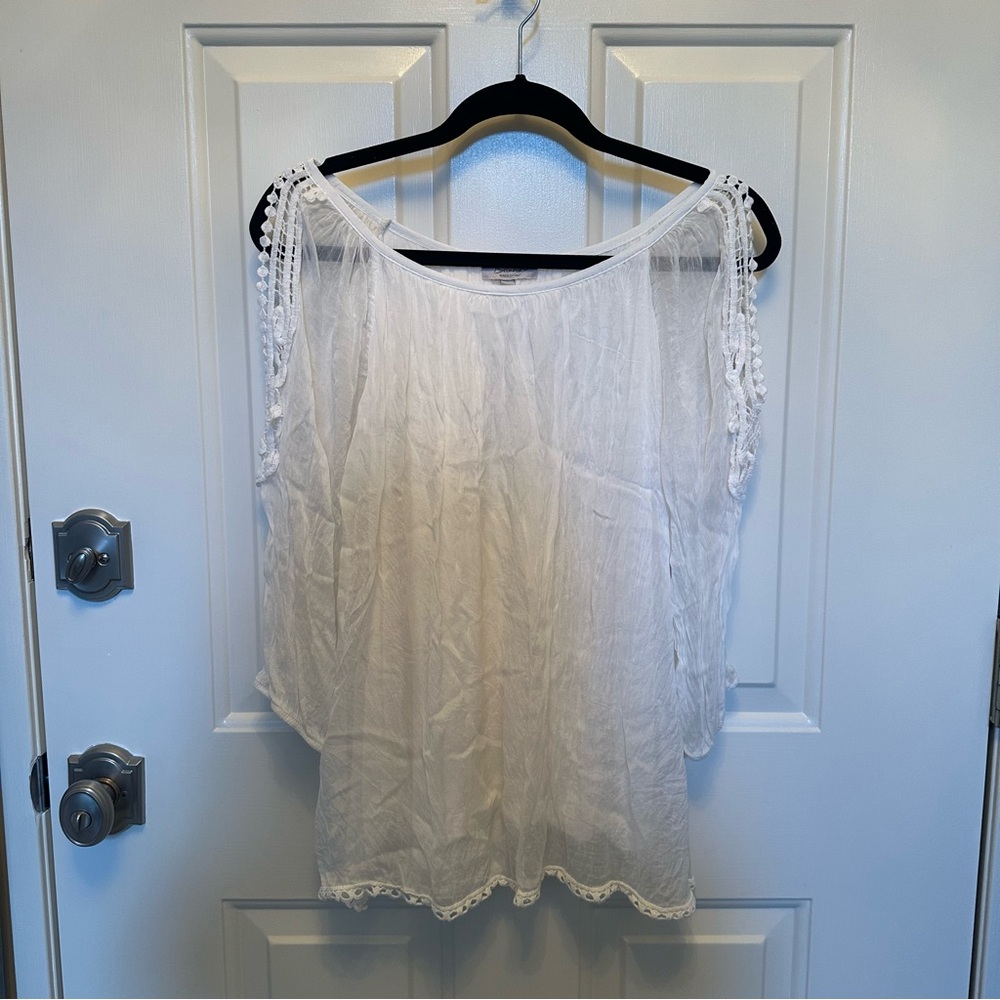 Women’s Off White/Cream Lace Trim Blouse, cold shoulder, Size S